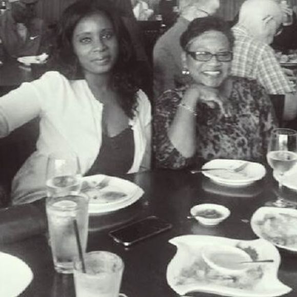 Meet your Posher, Nicole - Picture 1 of 1